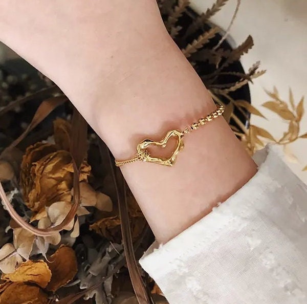 Dainty Heart Charm Bracelet